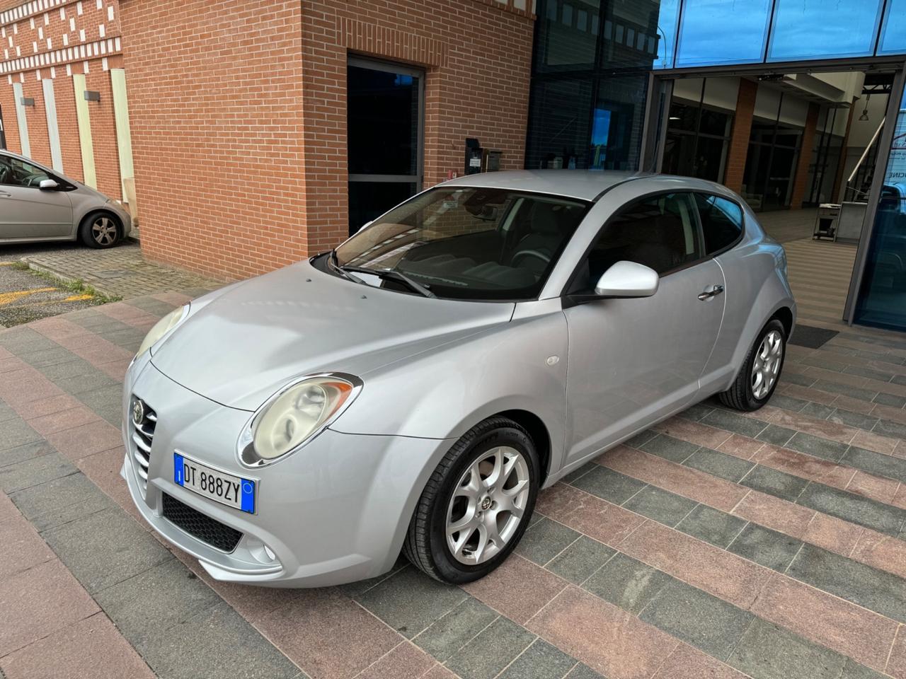 Alfa Romeo MiTo 1.6 JTDm 16V Distinctive Sport Pack