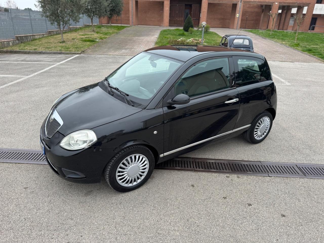 Lancia Ypsilon 1.3 MJT 75 CV Argento