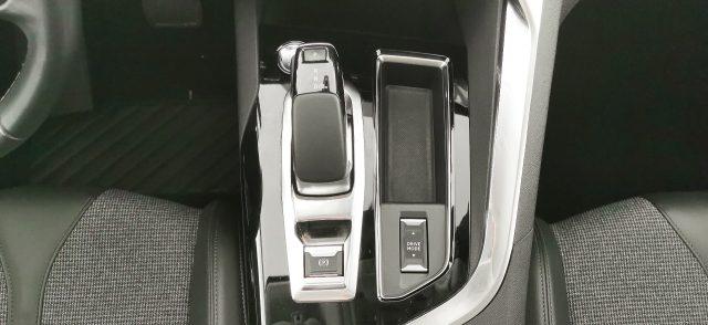 PEUGEOT 3008 Hybrid 225 e-EAT8 Allure