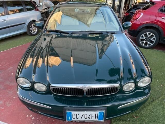Jaguar X-Type 2.5 V6 Anche permuta o cambio