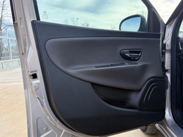 LANCIA Ypsilon 1.2 69 CV 5 porte Gold BICOLOR