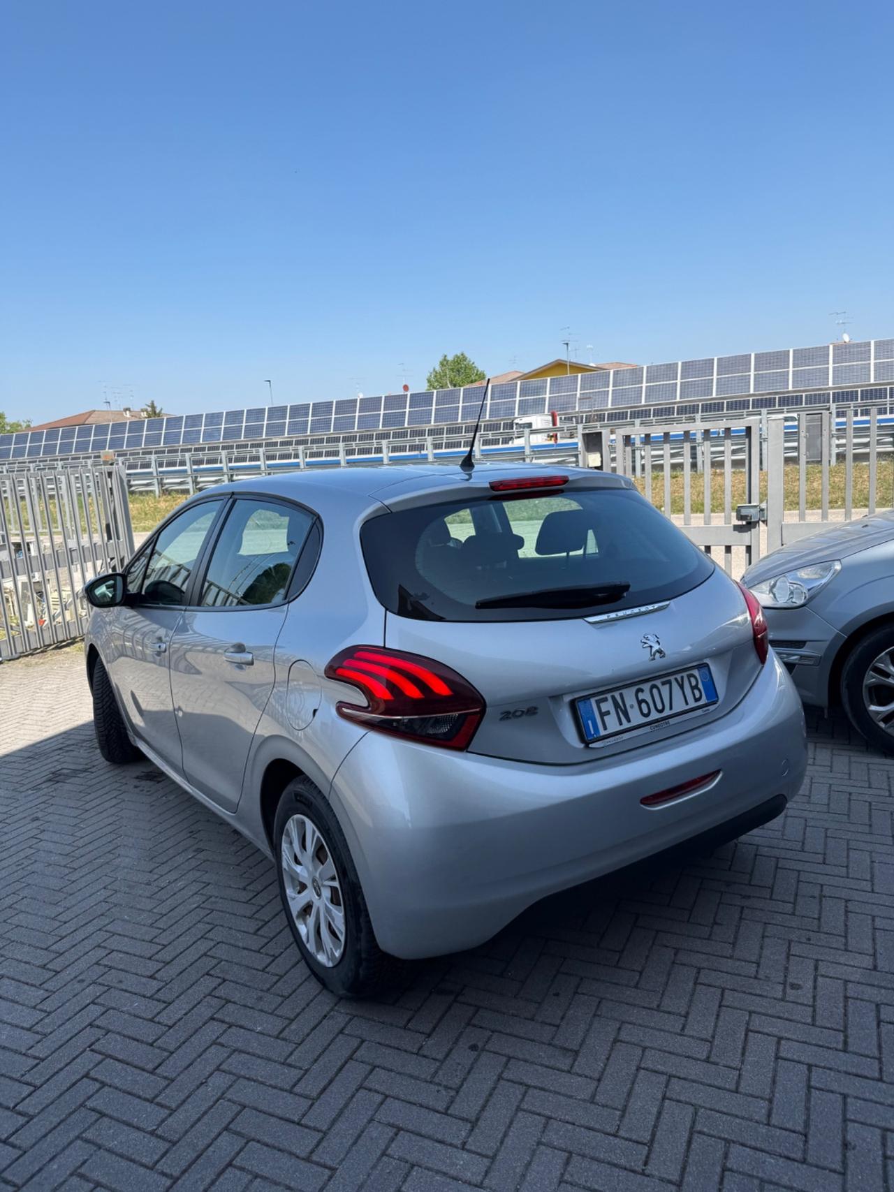 Peugeot 208 BlueHDi 75 5 porte Allure