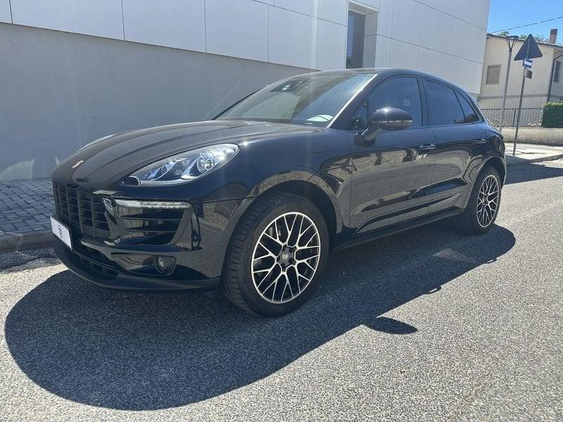 Porsche Macan -