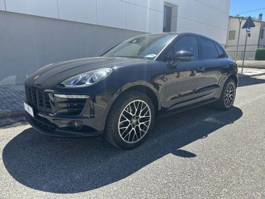 Porsche Macan -
