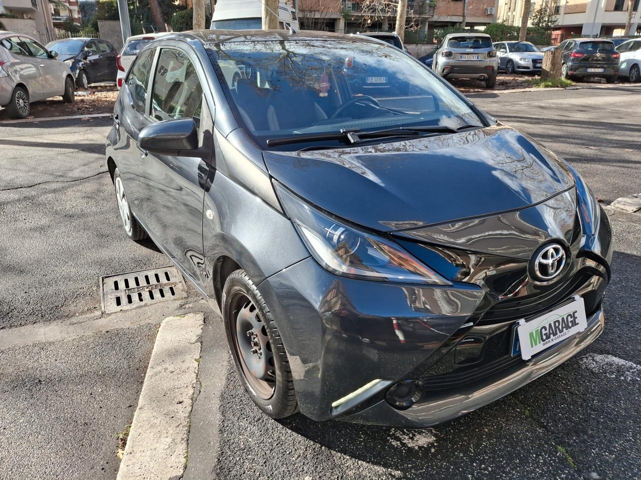 Toyota Aygo 1.0 VVT-i 69 CV 5 porte x-play MMT