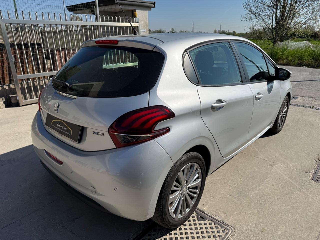 Peugeot 208 PureTech 82 5p. GPL Allure