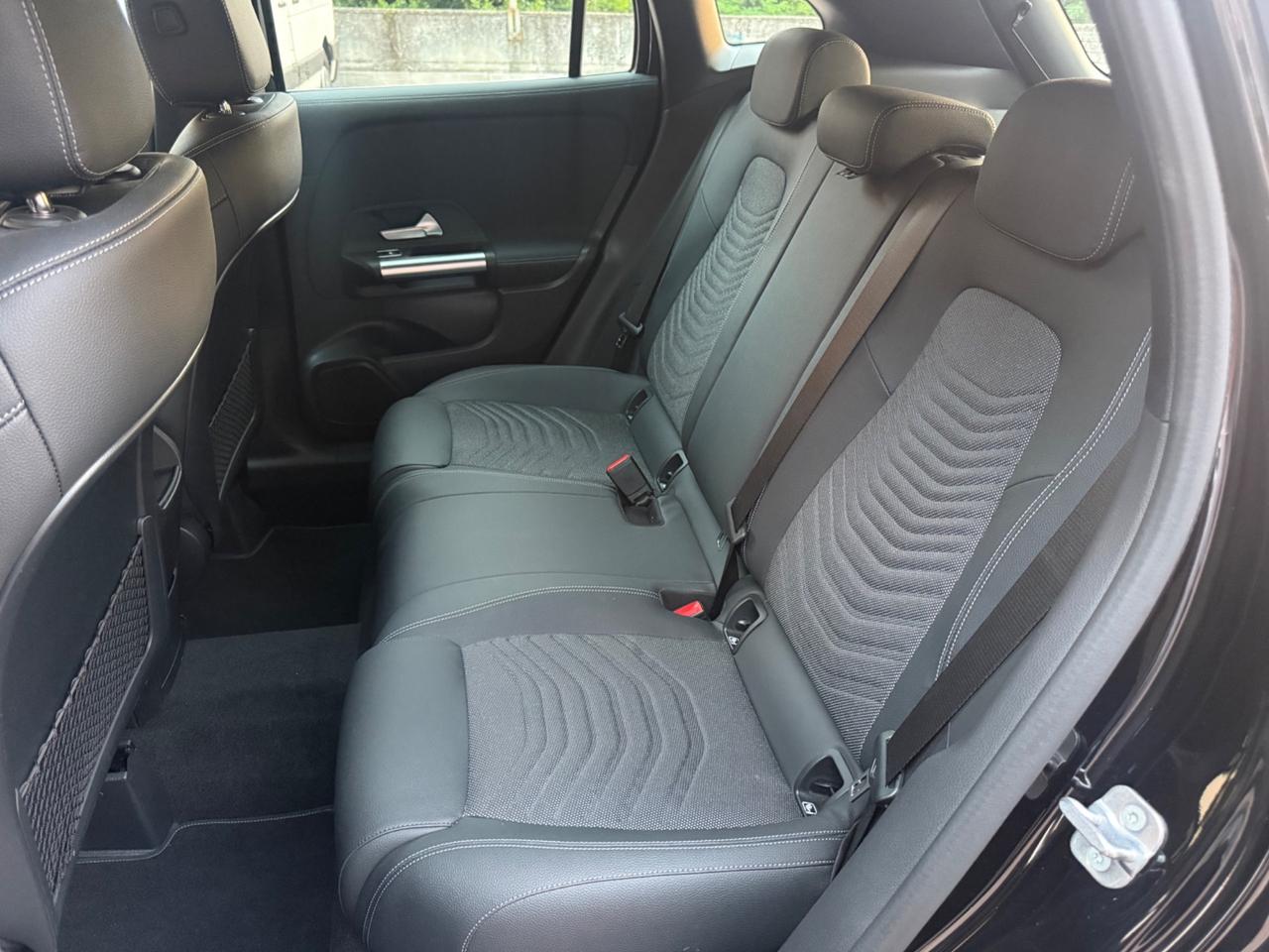 Mercedes-benz GLA 180 Mhev Aut. PARI AL NUOVO - PRONTA CONSEGNA - PREZZO REALE!