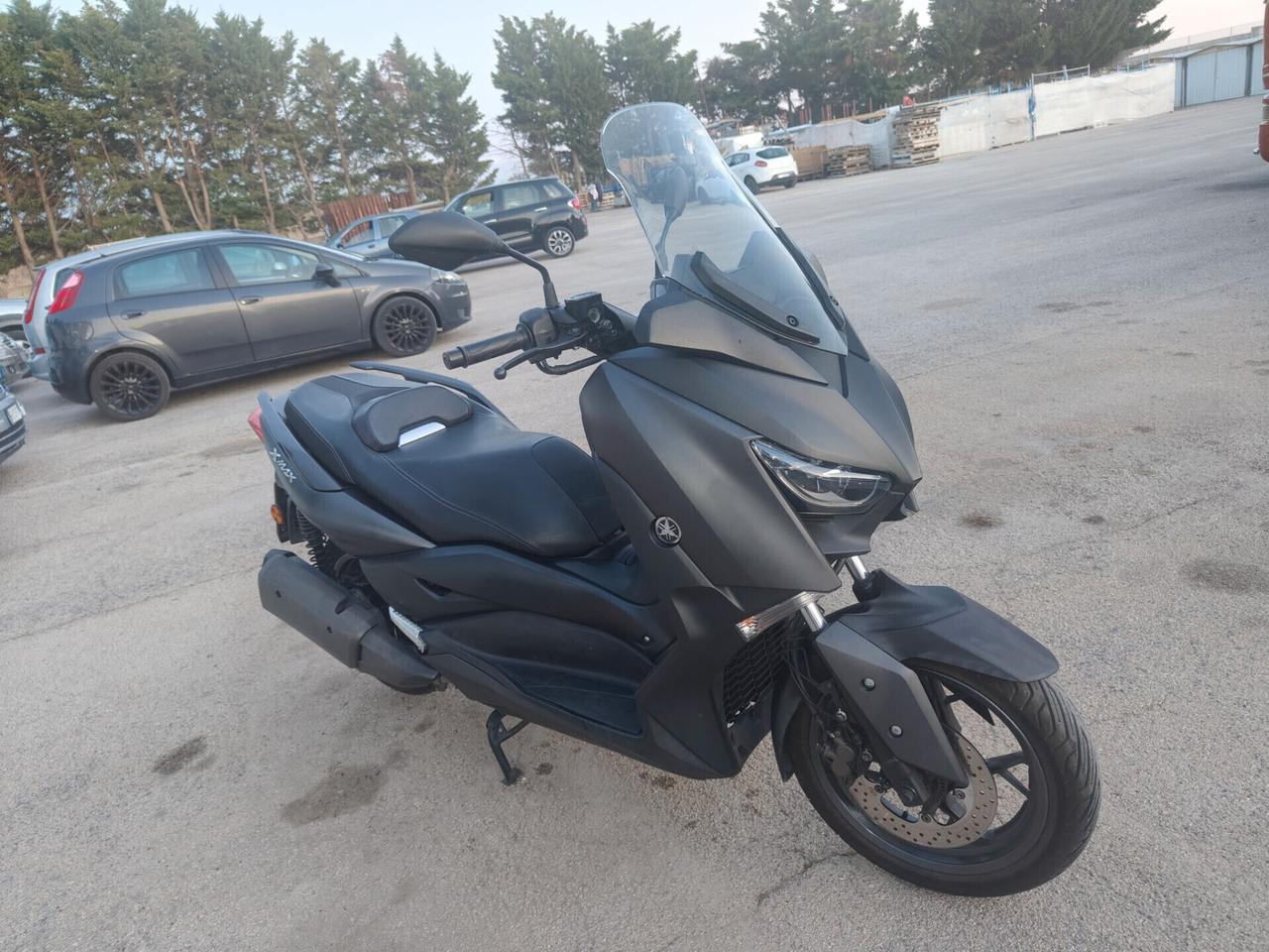Yamaha X-Max 300 permuta auto/moto