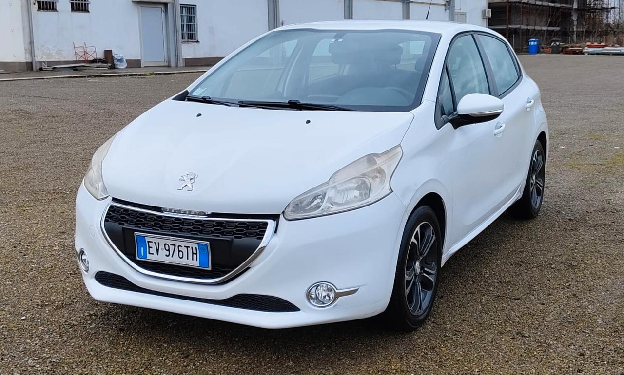 Peugeot 208 1.4 HDi 68 CV 5 porte Allure