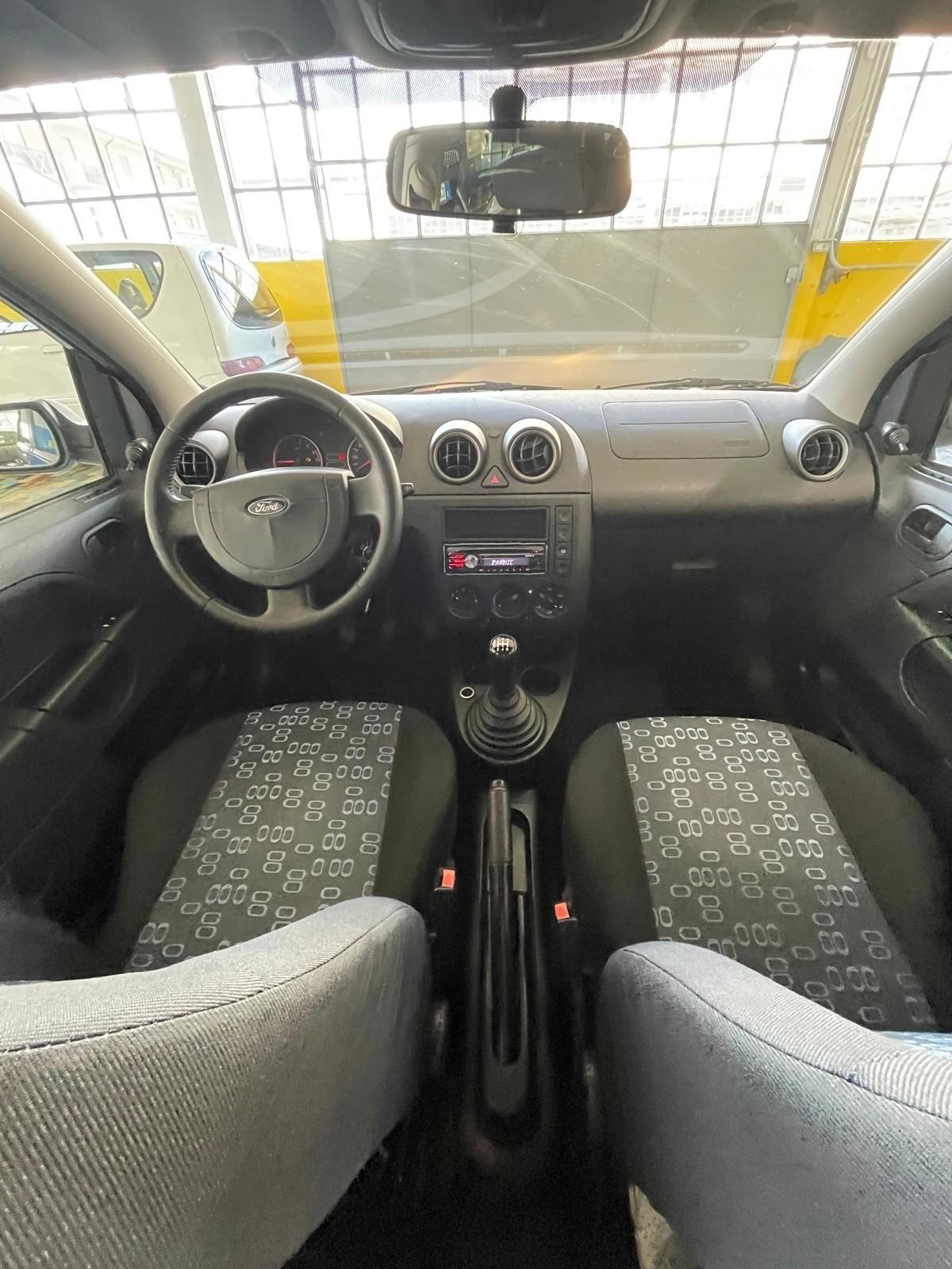 Ford Fiesta 1.2 16V 5p. Ambiente