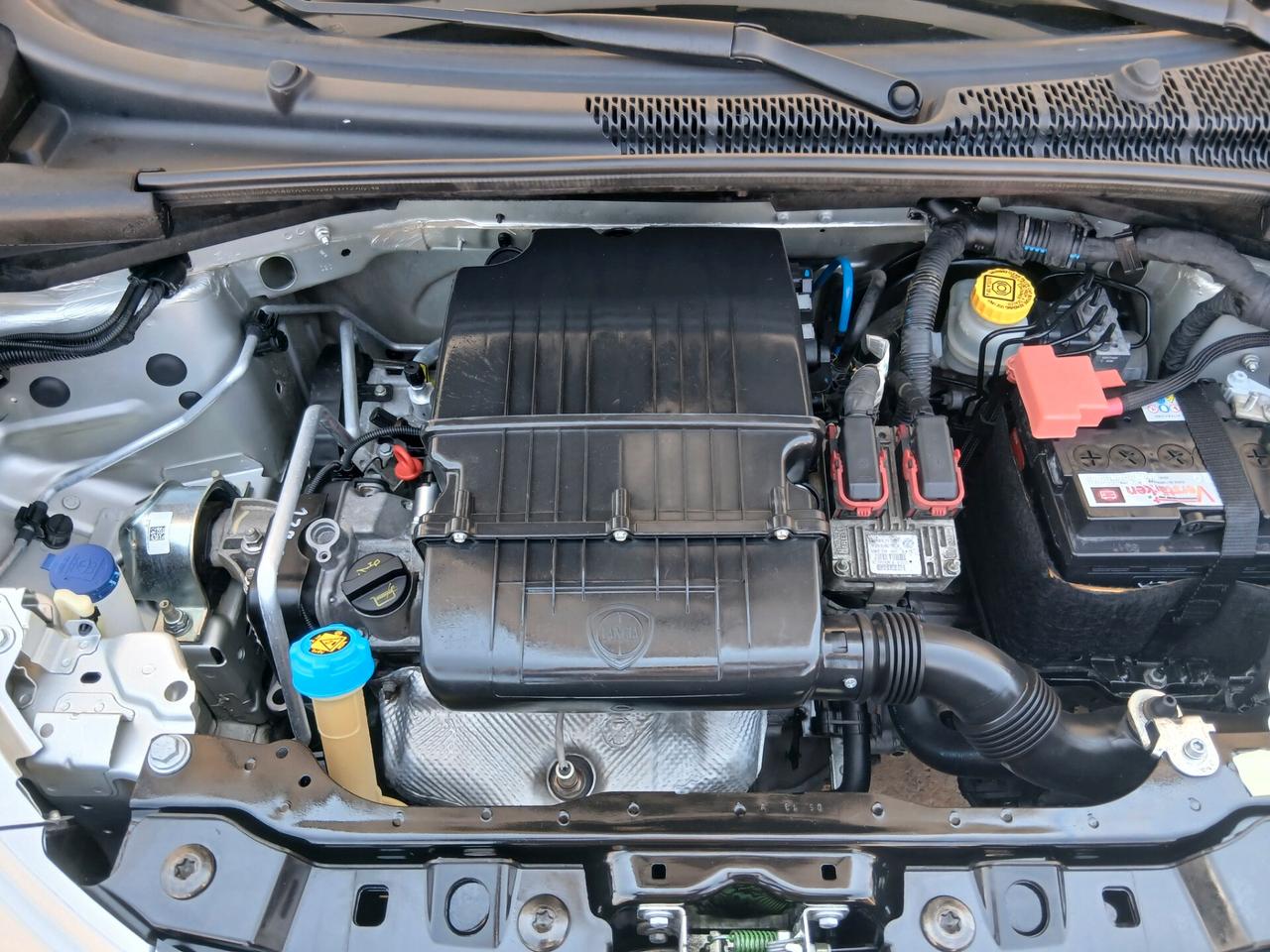 Lancia Ypsilon 1.2 69 CV 5 porte full 13