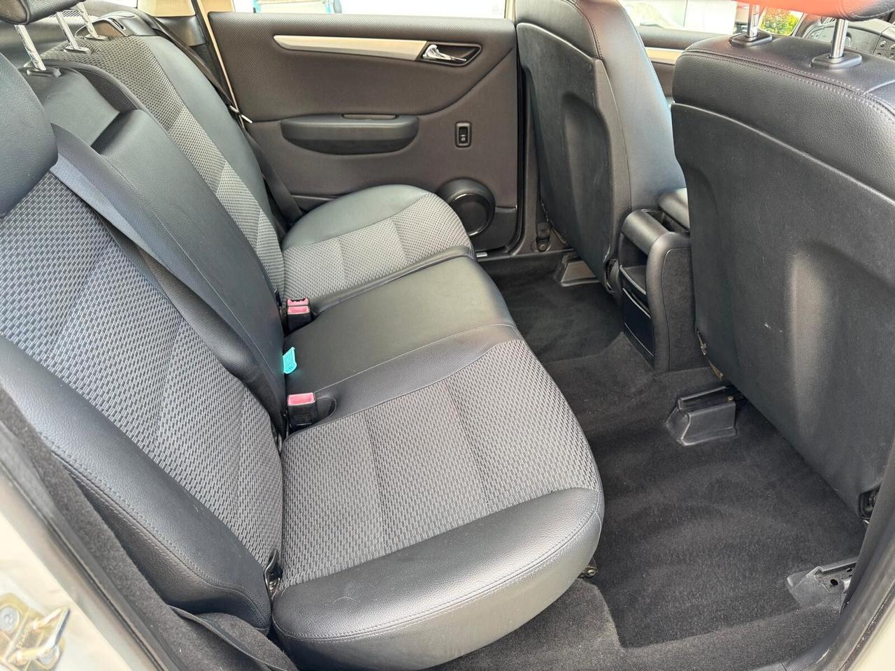 Mercedes-benz B 180 AUTOMATIC Premium