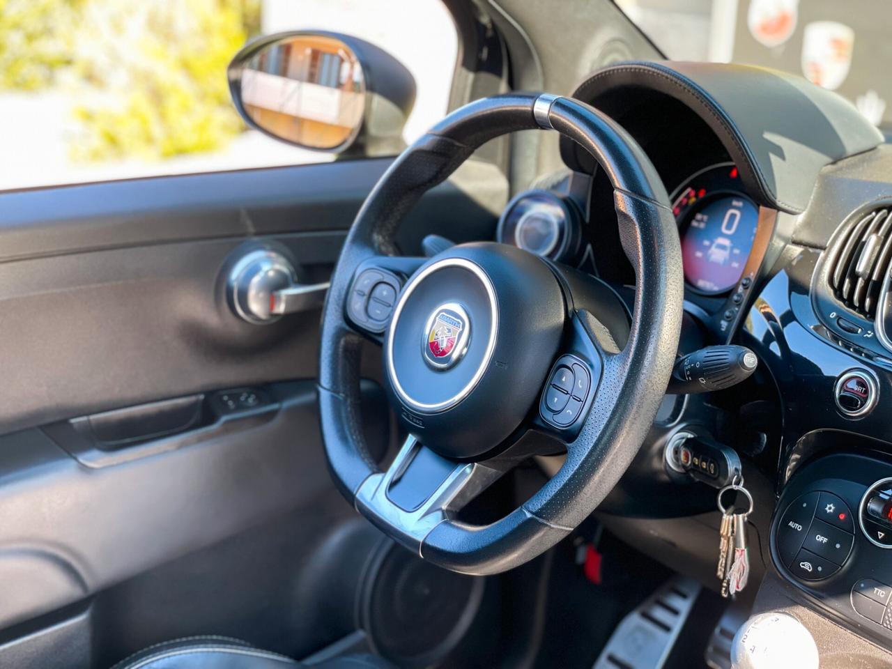 Abarth 595 1.4 Turbo T-Jet 165 CV Scorpioneoro