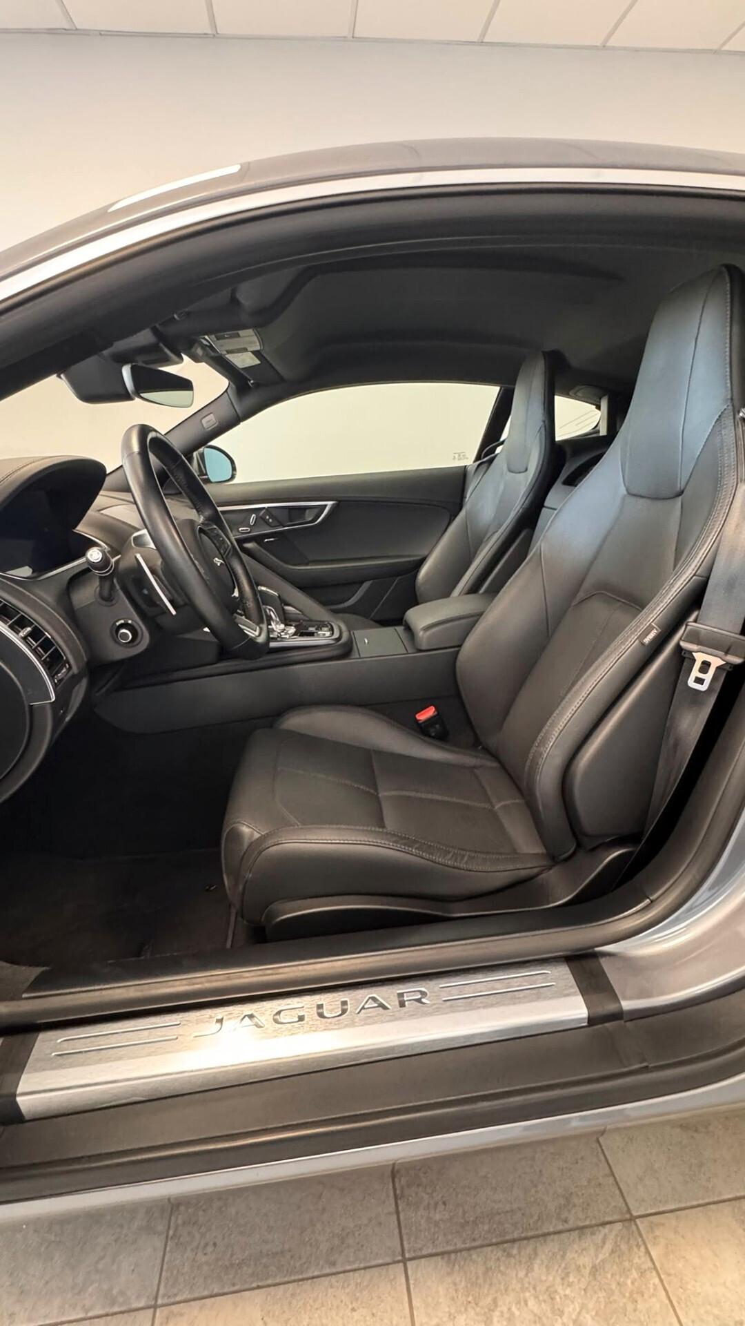 Jaguar F-Type 2.0 aut. Coupé R-Dynamic Black