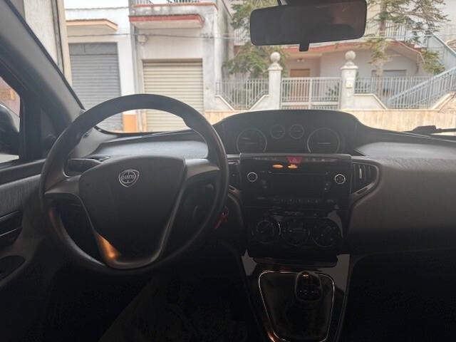 Lancia Ypsilon 1.2 69 CV 5 porte S&S Gold