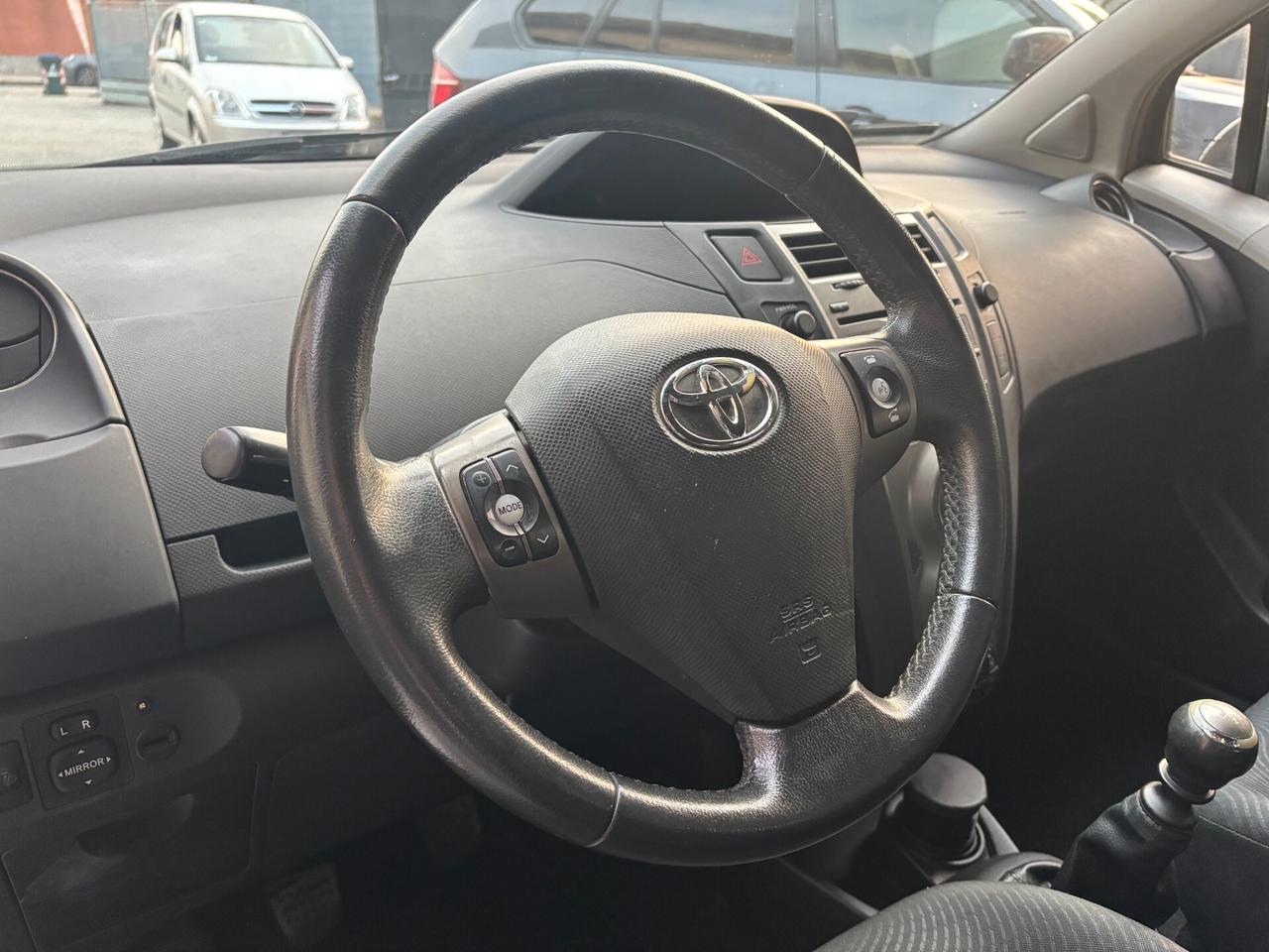 Toyota Yaris 1.0 5 porte Sol