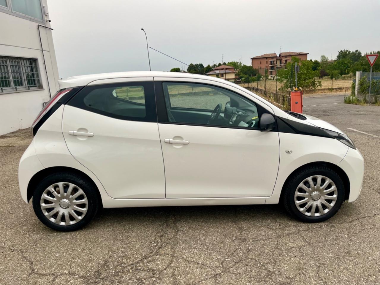 Toyota Aygo 1.0benz 2015 163.000km neopatentati