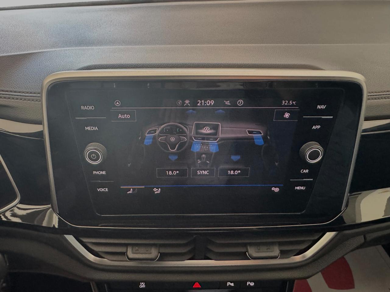 Volkswagen T-Roc R-Line / 1.5 TSI ACT 150cv / DSG / 2023