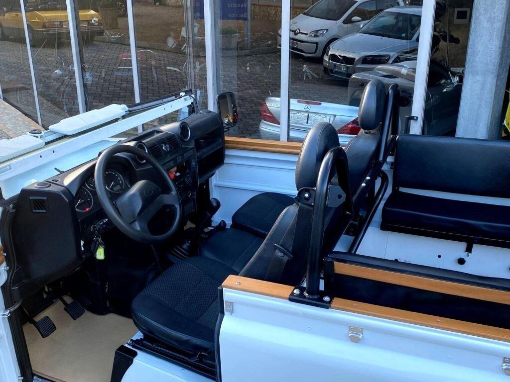 LAND ROVER Defender 90 2.2 TD4 Station Wagon