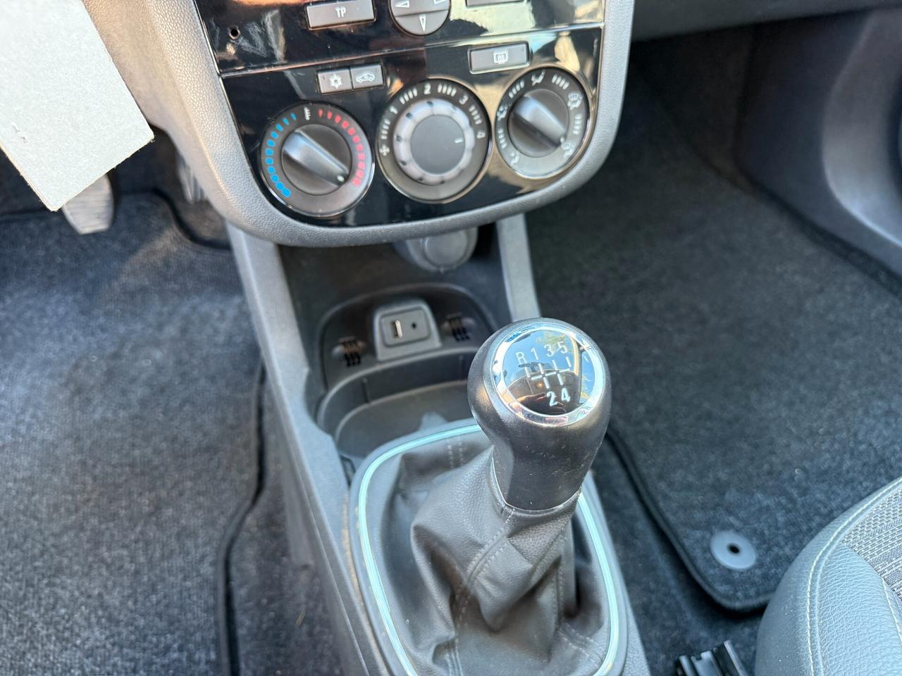 OPEL CORSA ANNO 12/2014 1.3 DIESEL 75 CV