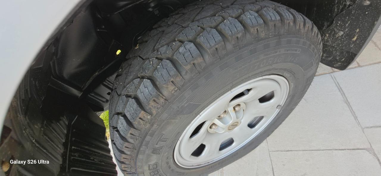 Nissan Navara 2.5 dCi King Cab LE