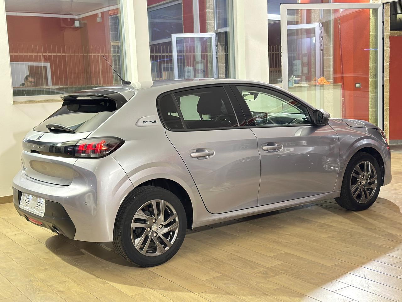 Peugeot 208 PureTech 75 5 porte STYLE-2021