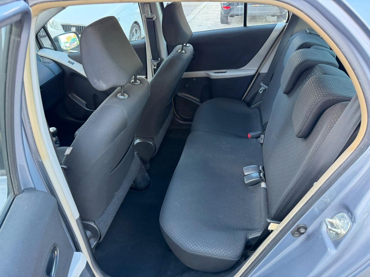 Toyota Yaris 1.0 5 porte Sol - Anno 2011 - Neopatentato