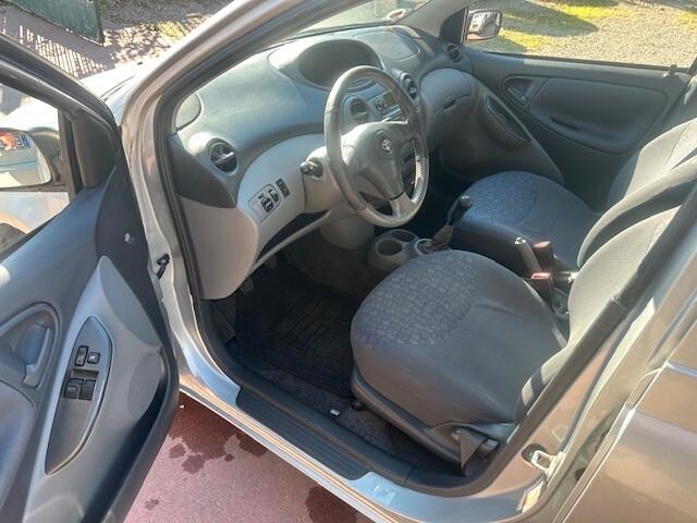 Toyota Yaris 1.3i 16V cat 5 porte