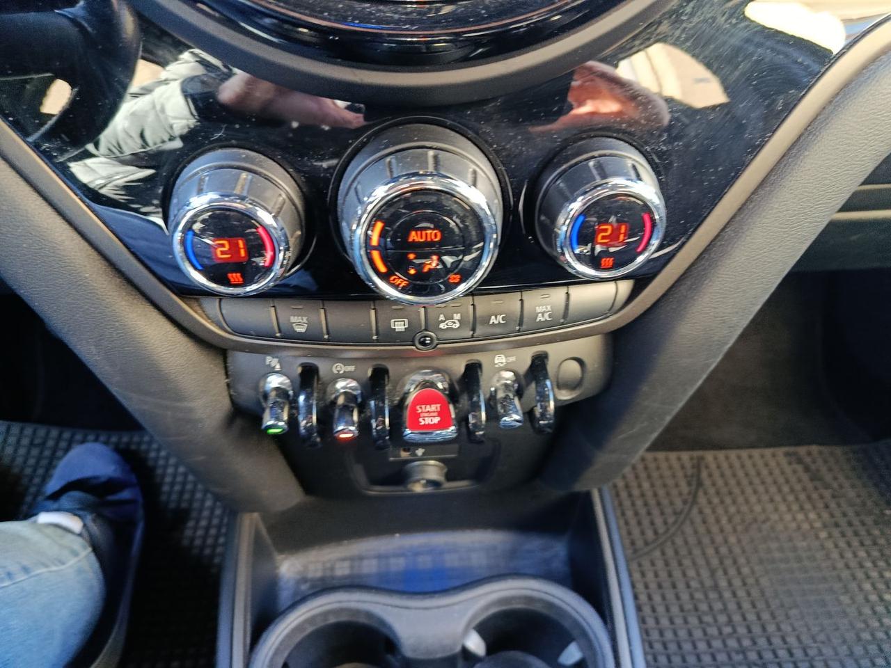 Mini Cooper Countryman Baker Street Edition #9408