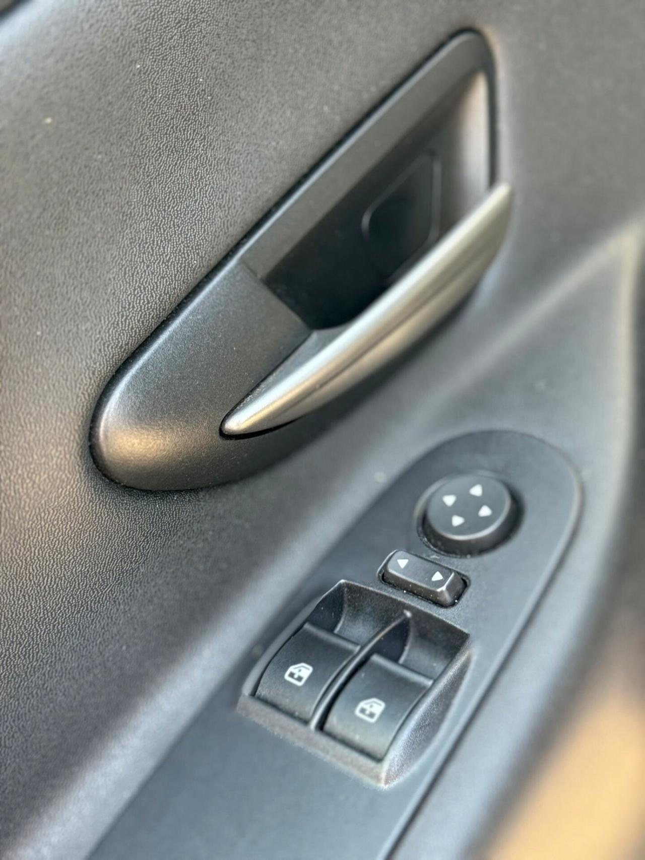 Lancia Ypsilon 1.3 MJT 16V 95 CV 5 porte S&S S Momodesign