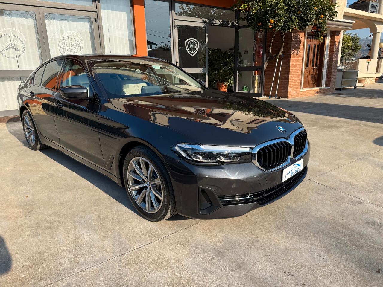 BMW 518 D Berlina modello Luxury