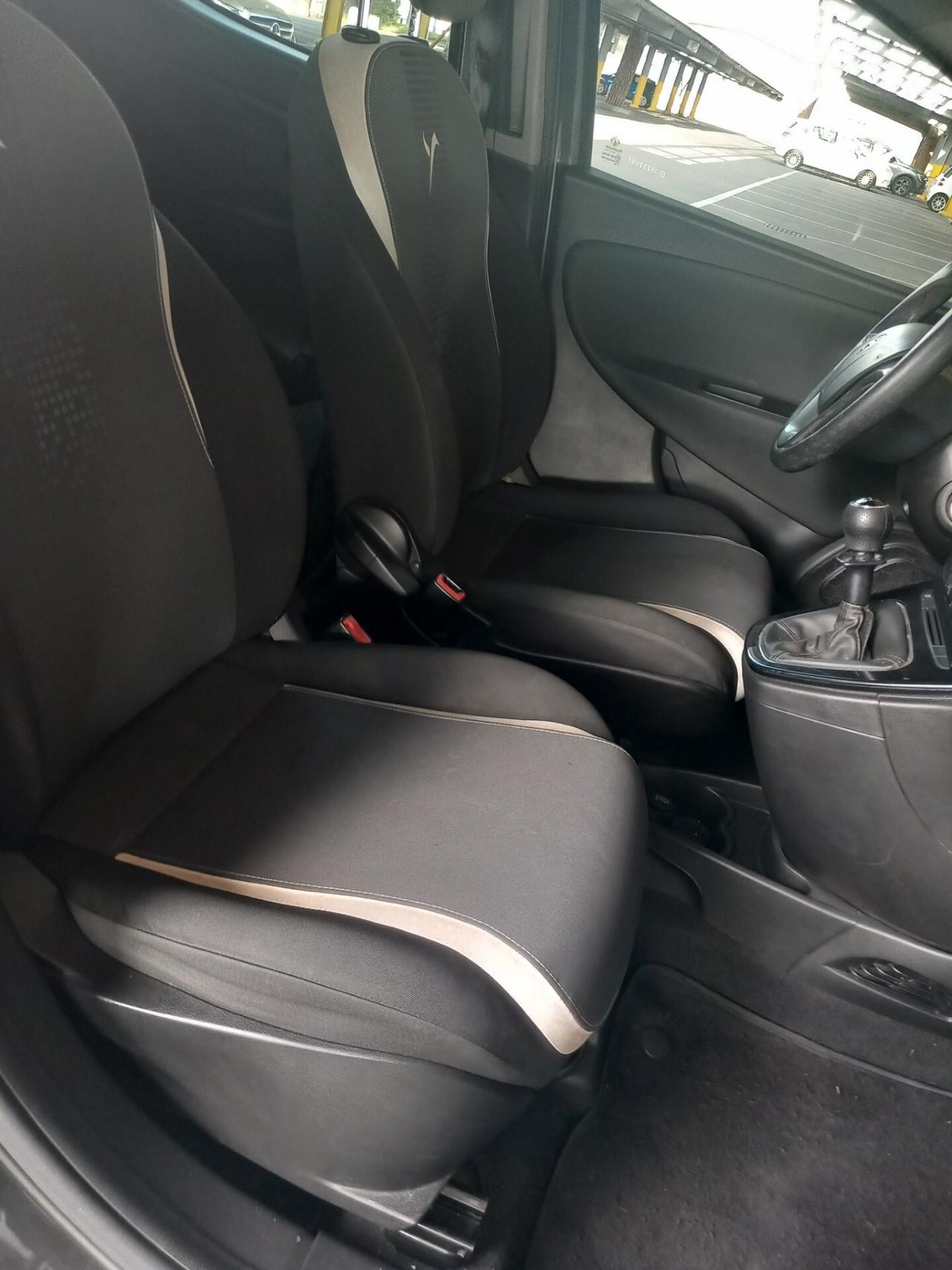 Lancia Ypsilon 1.2 69 CV 5 porte Gold