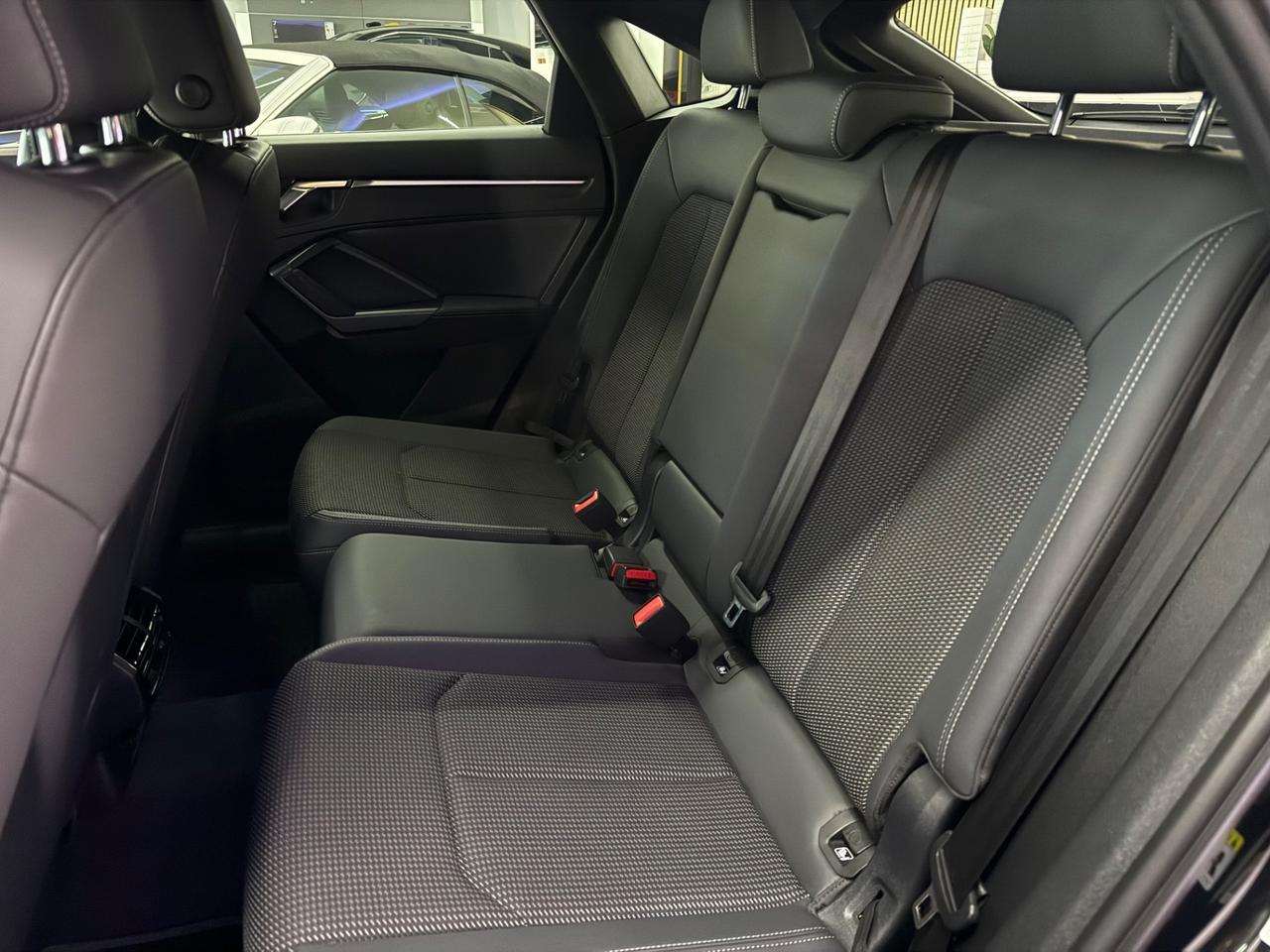 Audi Q3 2.0 TDI S-Tronic S-Line Identity Black