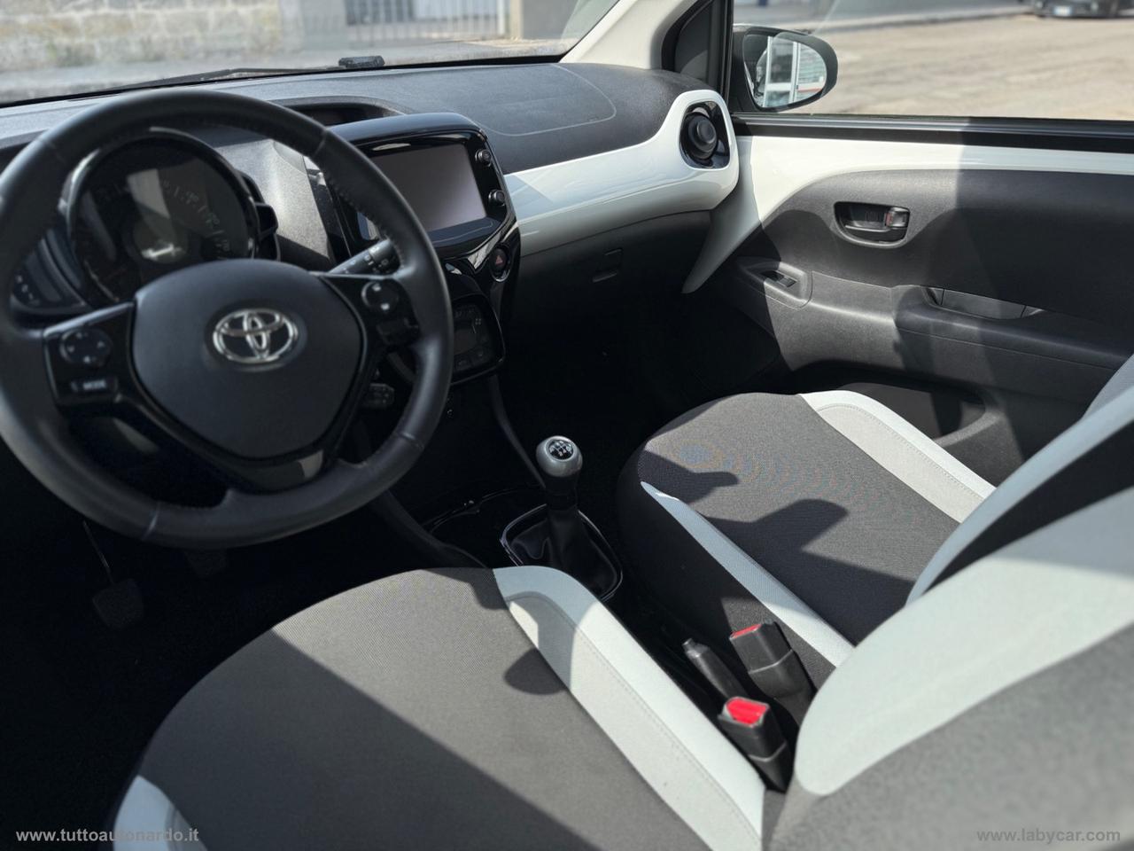 TOYOTA Aygo 1.0 VVT-i 69 CV 5p. x-wave