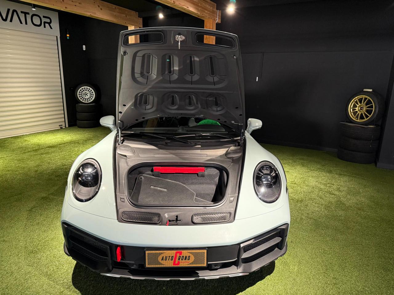 Porsche 911 Coupe 3.0 Dakar auto