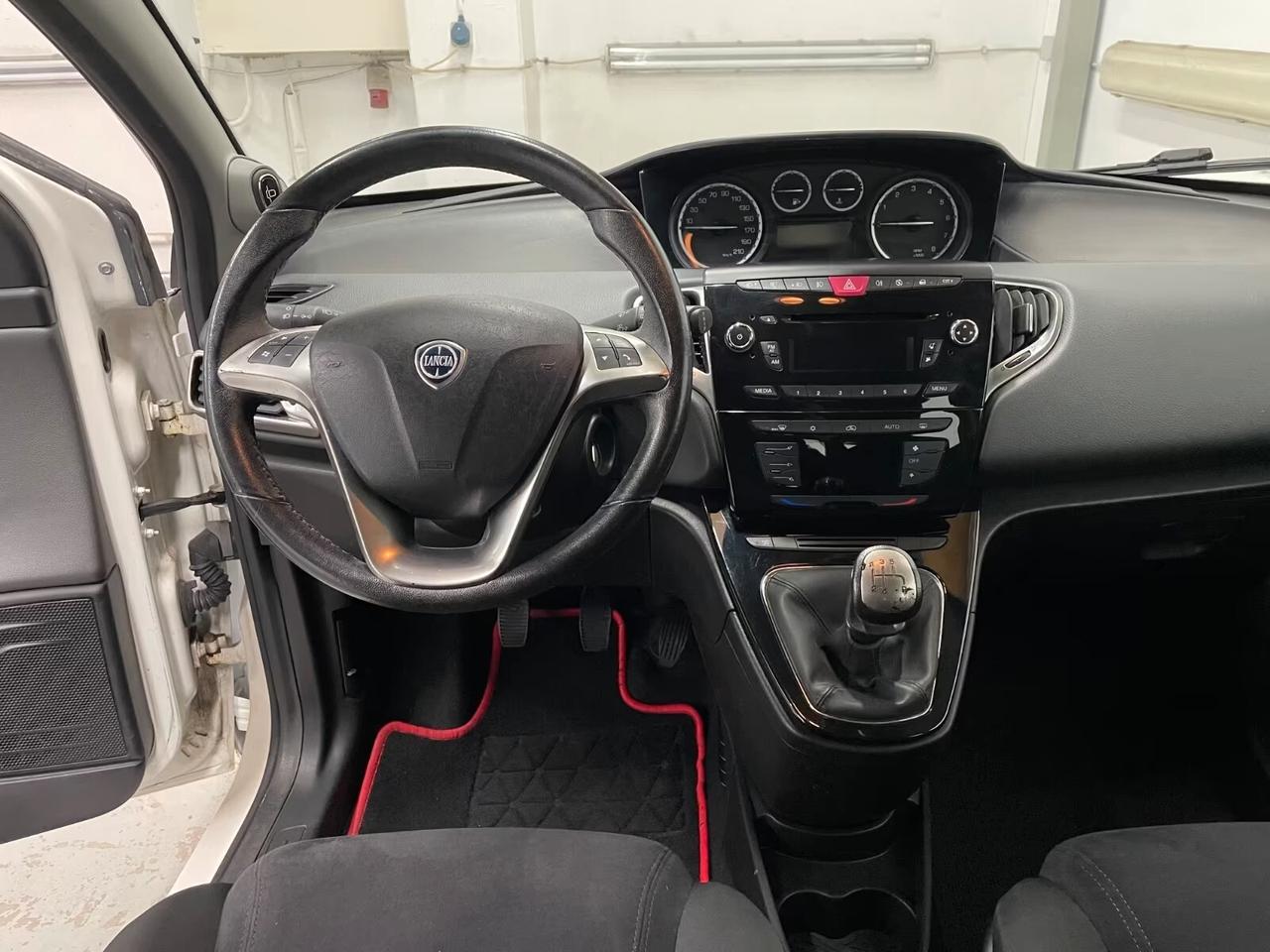Lancia Ypsilon 1.3 MJT 16V 95 CV 5 porte S&S Elle ok neo patentati