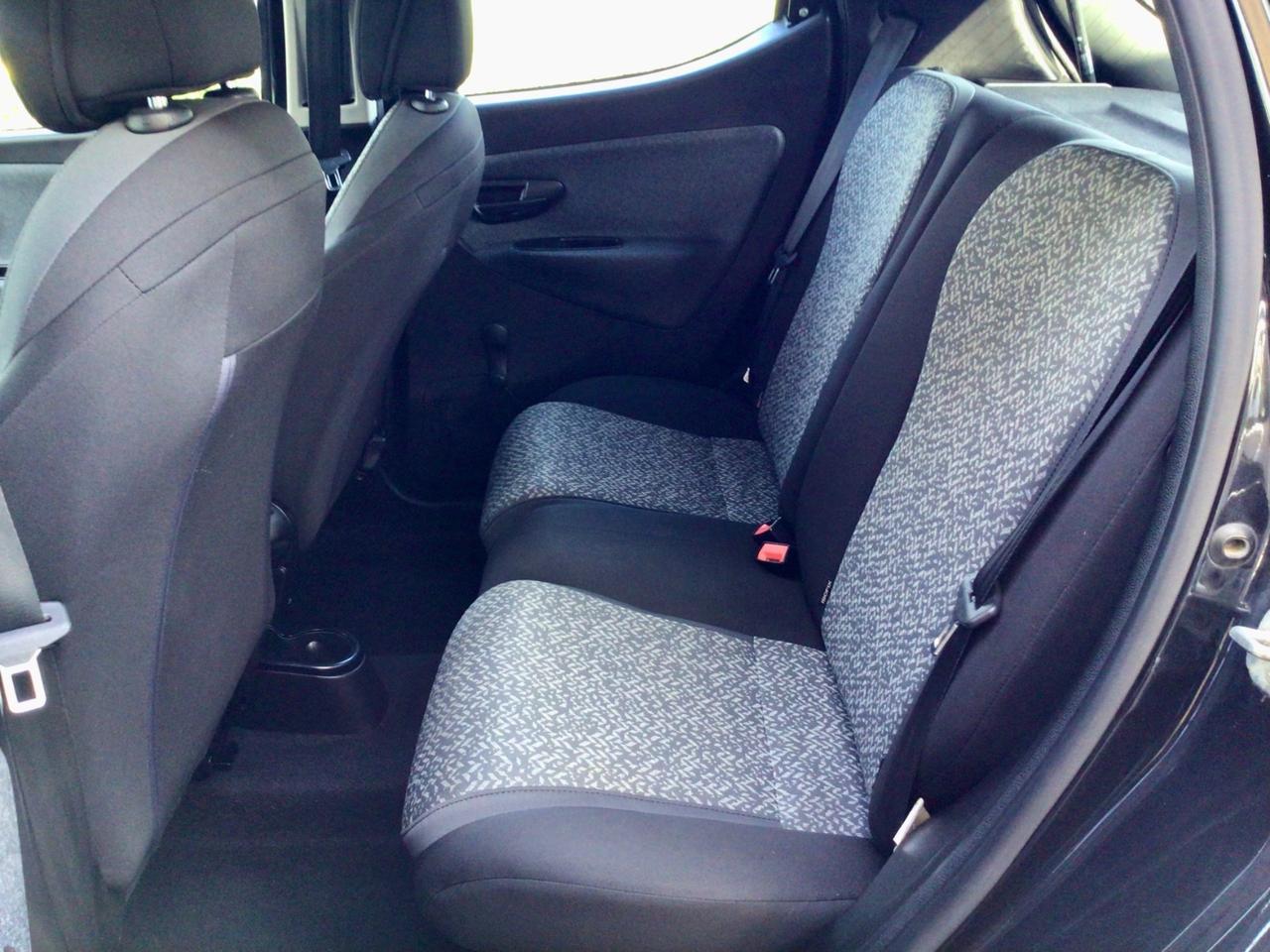 Lancia Ypsilon 1.0 70Cv FireFly 5 porte Hybrid Silver