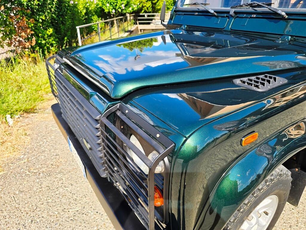 Land Rover Defender 90 TD5 RESTAURATA!