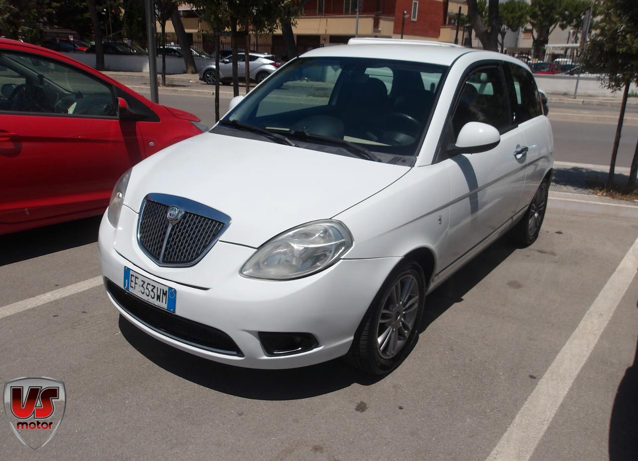 LANCIA YPSILON 1.2 BENZ-2010