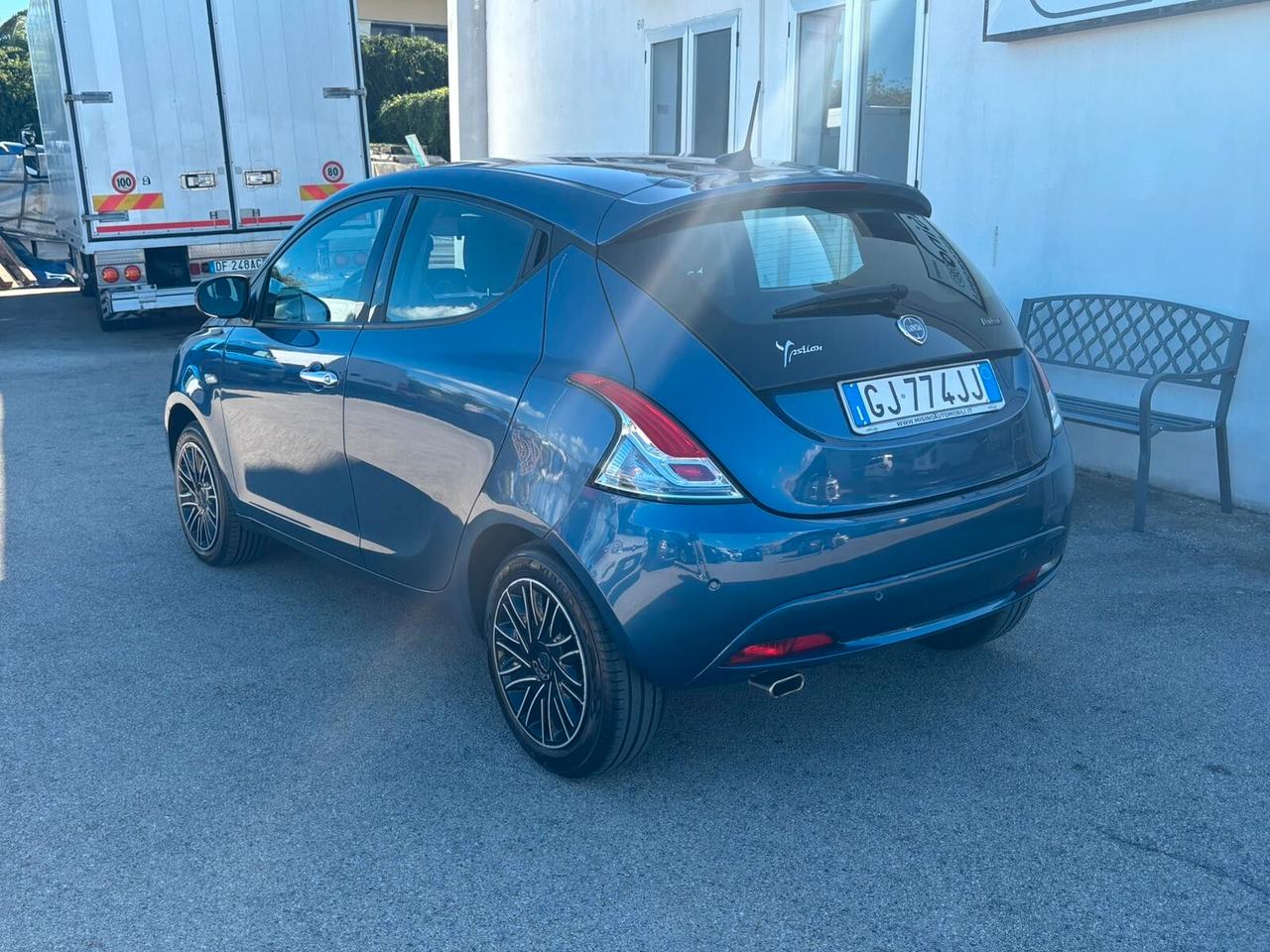 Lancia Ypsilon 1.0 FireFly 5 porte S&S Hybrid Gold