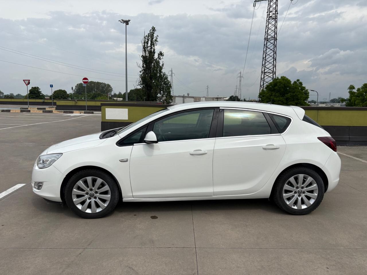 Opel Astra 1.7 CDTI 110CV 5 porte Ok neo patentati.