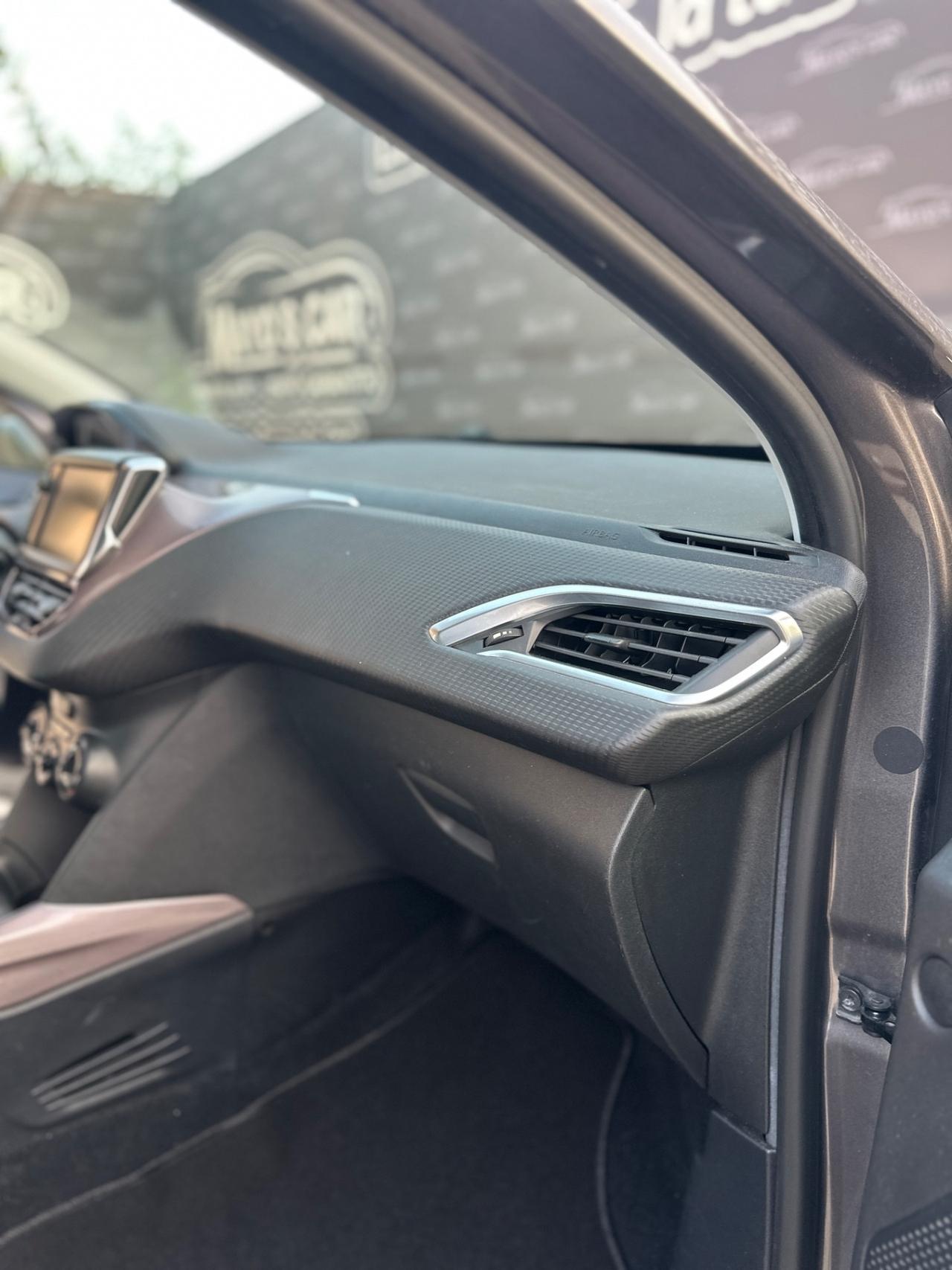 PEUGEOT 2008(anno 2015)