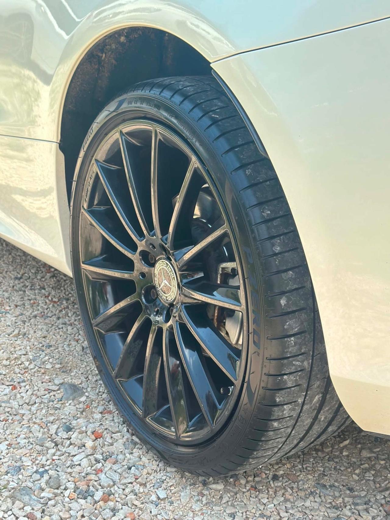 Mercedes-benz E220d 4MATIC PREMIUM PLUS FULLOPT KMCERT