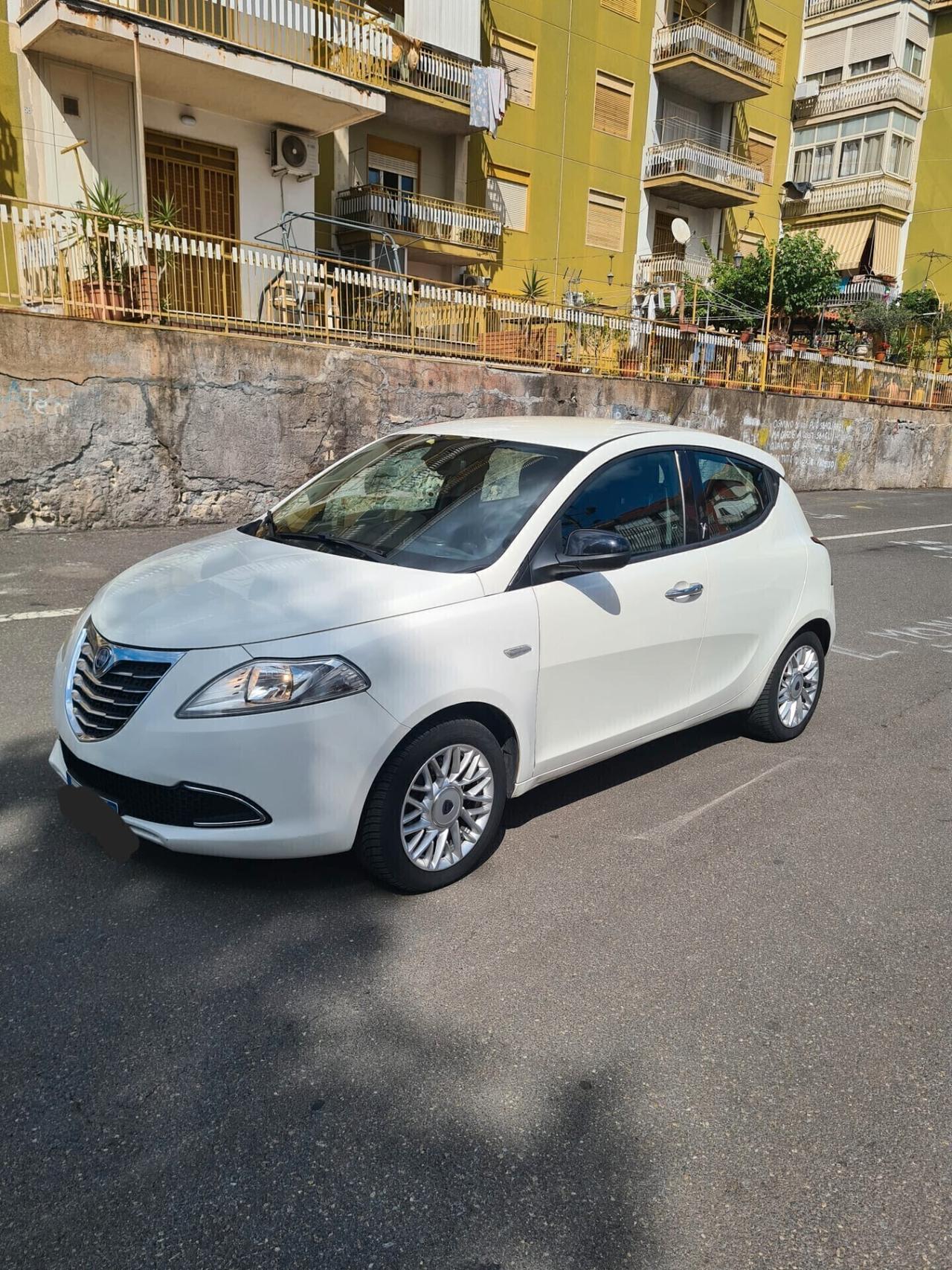 Lancia Ypsilon 1.2 69 CV 5 porte S&S Silver