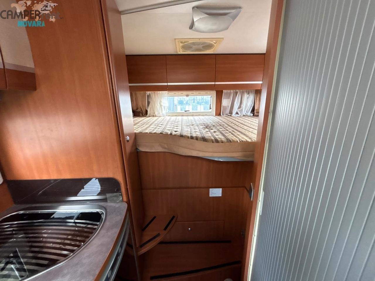 CHAUSSON WELCOME WS - Semintegrale compatto con letto matrimoniale in coda ed ampio garage