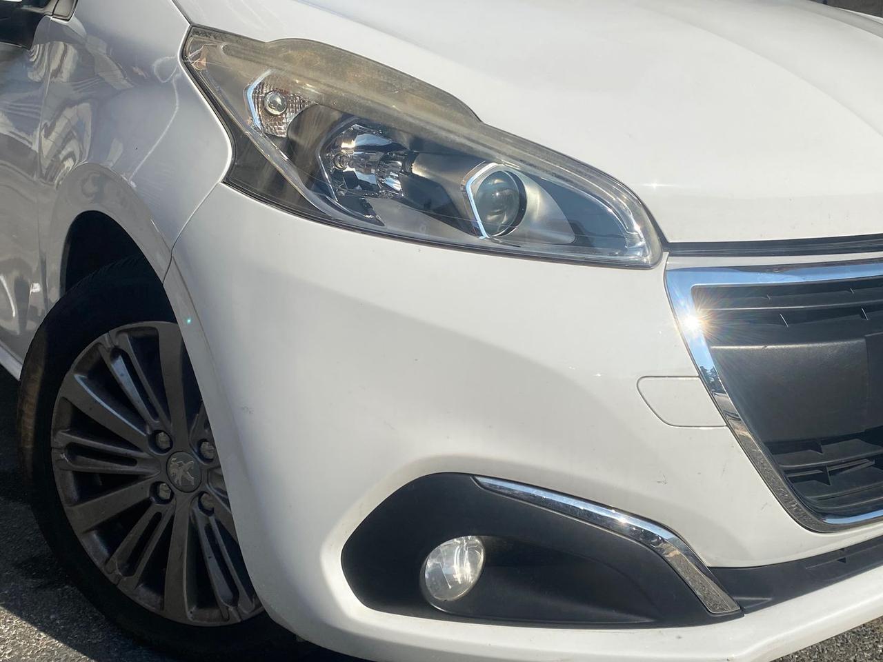 Peugeot 208 life #11893