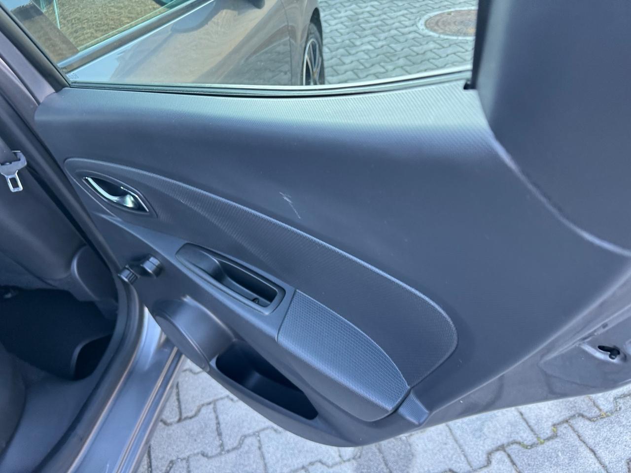 Renault Clio 1.2 75CV 5 porte neopatentati