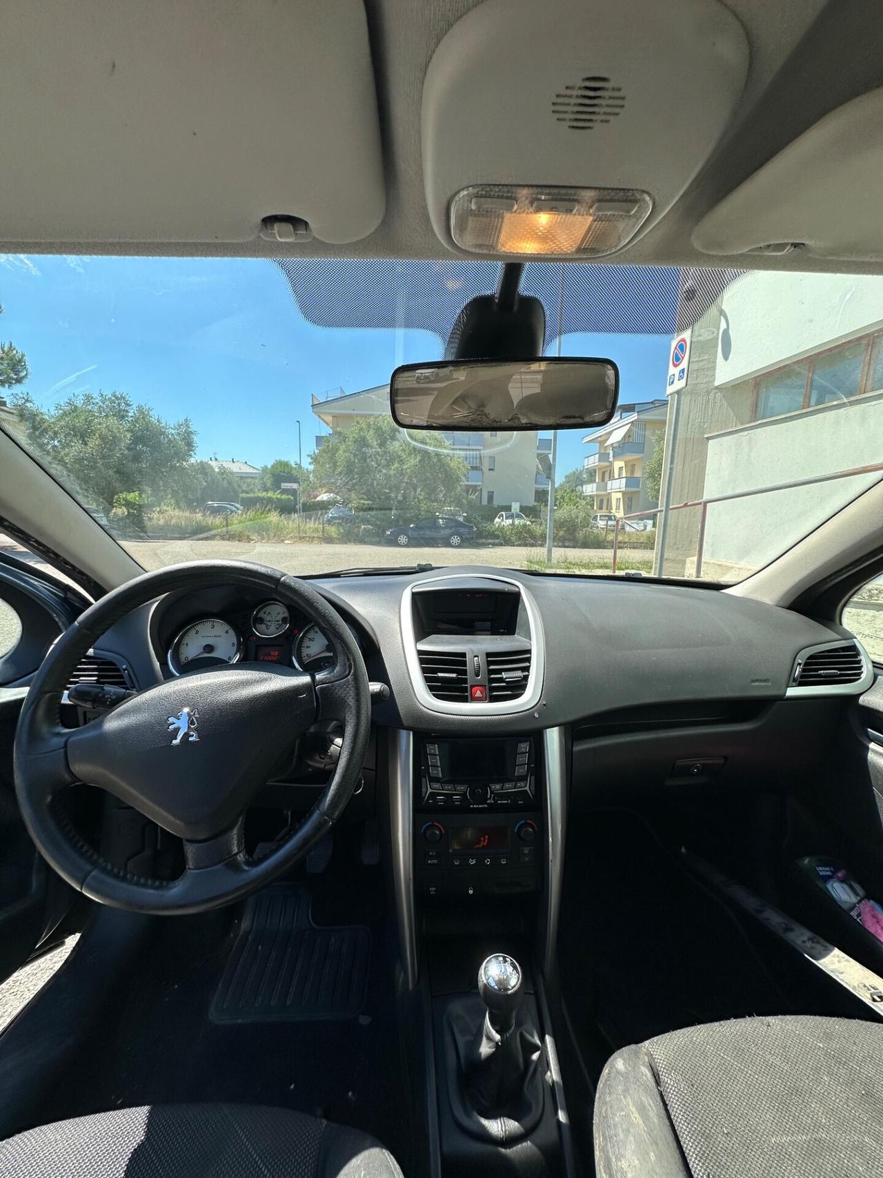 Peugeot 207 1.6 HDi 110CV neopatentati