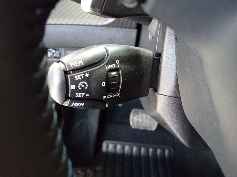 Peugeot 208 Hybrid 100 e-DCS6 Style