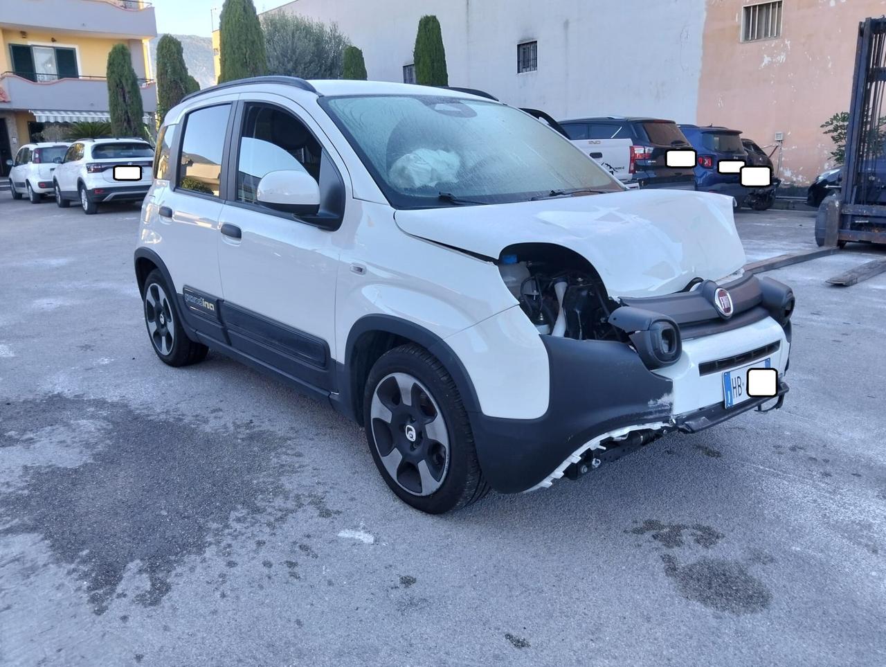 Fiat Pandina 1.0 Hybrid Cross 2025 SINISTRATA